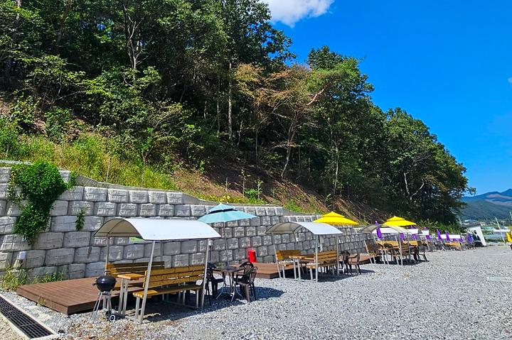 [충청북도 보은군] 오로라 캠핑장 – 개별 바비큐 테이블과 파라솔이 있는 캠핑장