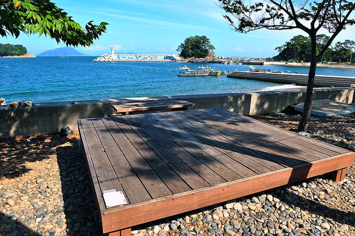 [경상남도 남해군] 항도야영장 – 몽돌 해변에서 해수욕과 체험을 즐길 수 있는 캠핑장