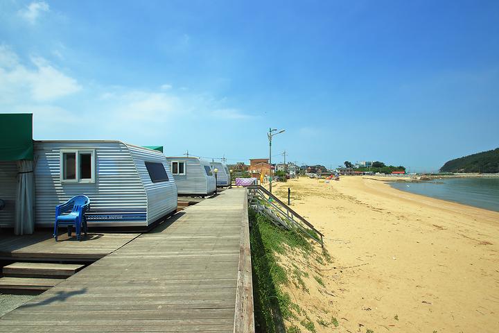 [충청남도 태안군] 태안 물결 카라반 캠핑장 – 학암포해변에서 만끽하는 카라반 캠핑