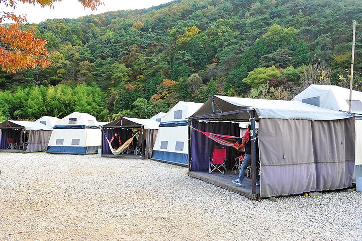 [경상남도 통영시] 흙내음 글램핑 – 아이들의 웃음소리가 끊이지 않는 신나고 짜릿한 캠핑장.