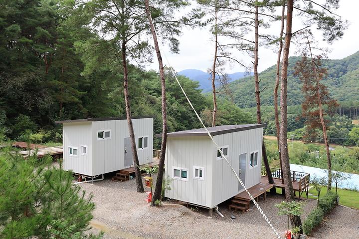 [강원도 횡성군] 오클라 캠핑장 – 삼가저수지가 보이는 전망좋은 독채 카라반