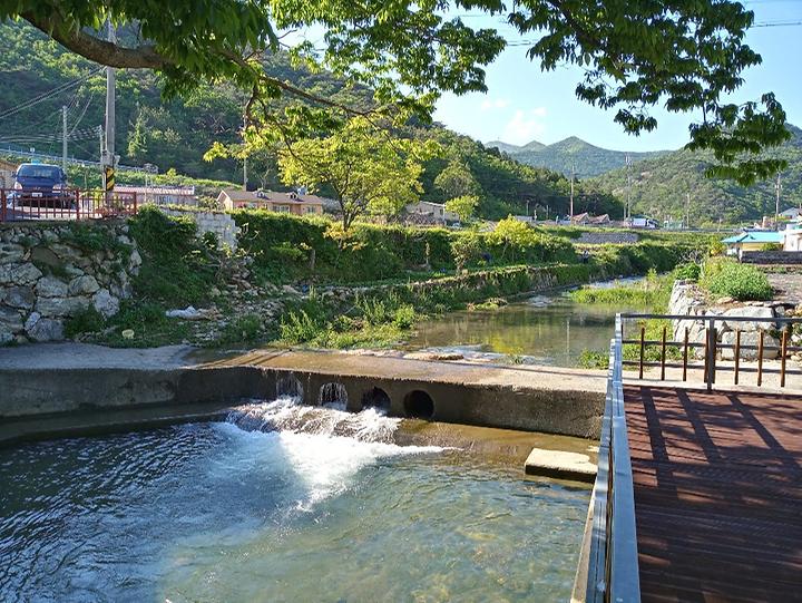 [경상남도 남해군] 천하마을야영장 – 몽돌과 파도소리에 잠시 시간을 망각할 수 있는 캠핑장