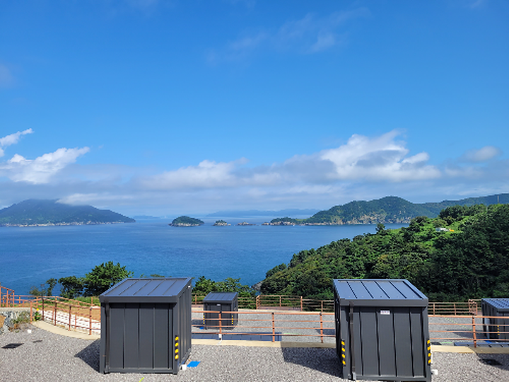 [경상남도 통영시] 새울림오토캠핑장 – 천혜의 섬 욕지도에 개별화장실 캠핑장