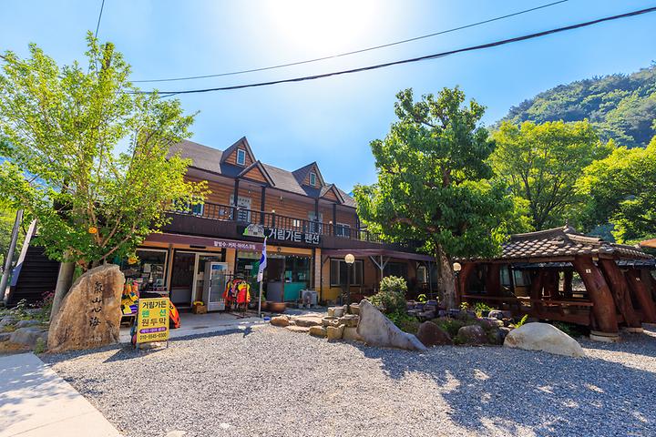 [경상북도 청도군] 거림캠핑장 – 산으로 둘러싸인 계곡 옆 캠핑장