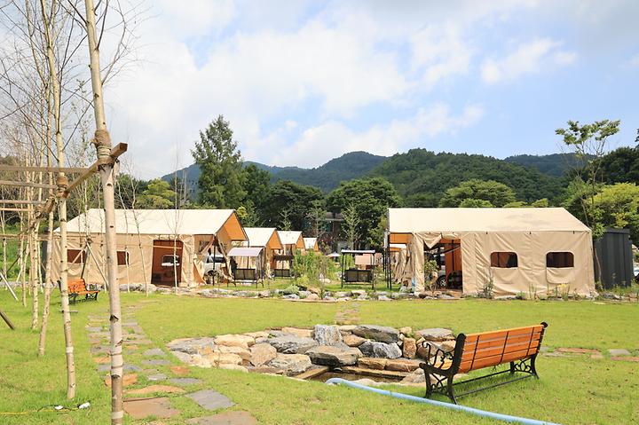 [강원도 원주시] 캠핑 포에버 – 용소막성당 뒤편 한적 마을에 위치한 개별시설 보유 프라이빗 캠핑장