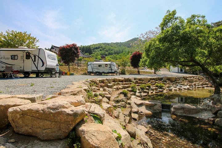 [전라남도 장성군] 경이궁 캠핑카라반 – 색다른 공간의 특별한 카라반