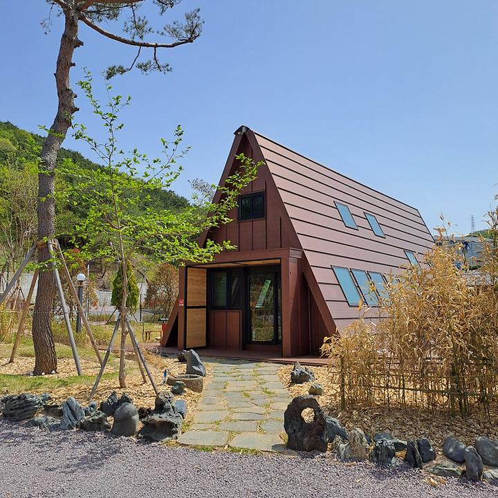 [경상남도 김해시] (주)지에스웹 야영장 플라움 – 도시에서 가까운 소나무 숲 야영장