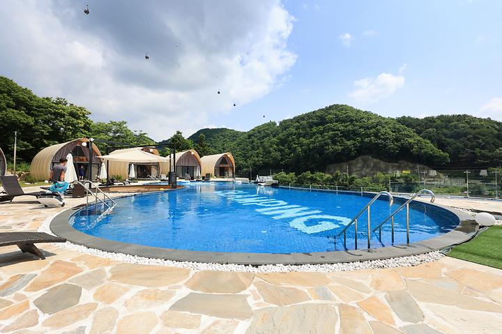 [강원도 춘천시] 덕두글램핑 – 춘천시 서면 의암호 인근에 위치한 주변 경관이 훌륭한 럭셔리 글램핑장