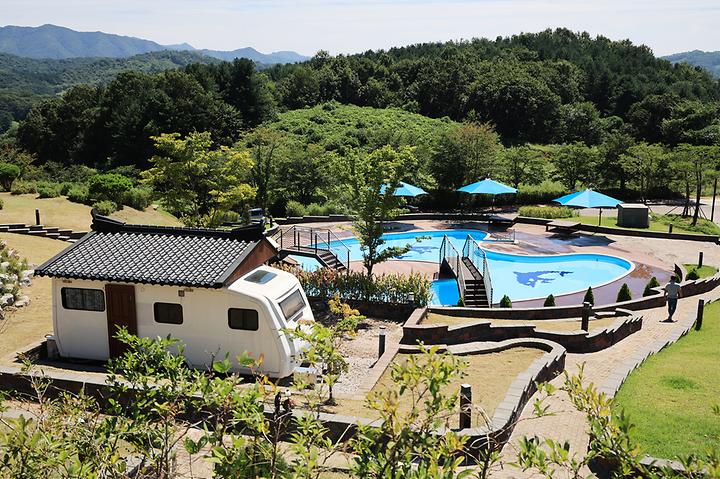 [경기도 연천군] 연천미라클타운 – 세라비 한옥카페와 함께 있는 한옥컨셉 카라반