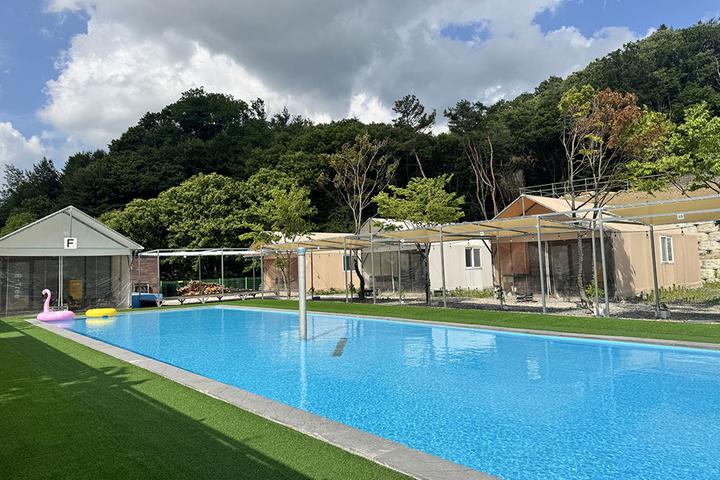 [경기도 포천시] 트리풀하우스 글램핑 풀빌라 수영장