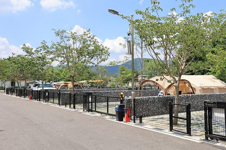 [경기도 가평군] 포레스트 – 가평천옆 반려견 전용 돔글램핑·캠핑장