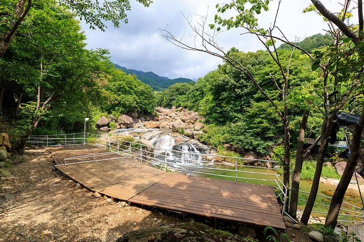 [경상남도 산청군] 지리산365오토캠핑펜션 – 계곡과 폭포 풍경이 압권인 캠핑장
