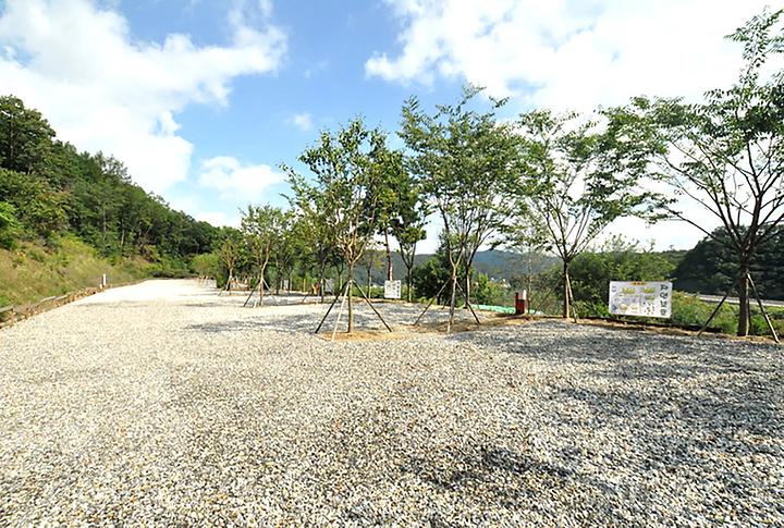 [충청북도 청주시] 아이프로방스 – 산속에 자리한 고즈넉한 캠핑장