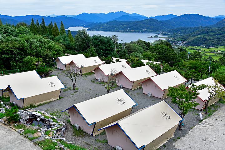 [경상남도 합천군] 합천글램핑 – 합천호를 품에 안고 있는 전망 좋은 캠핑장.