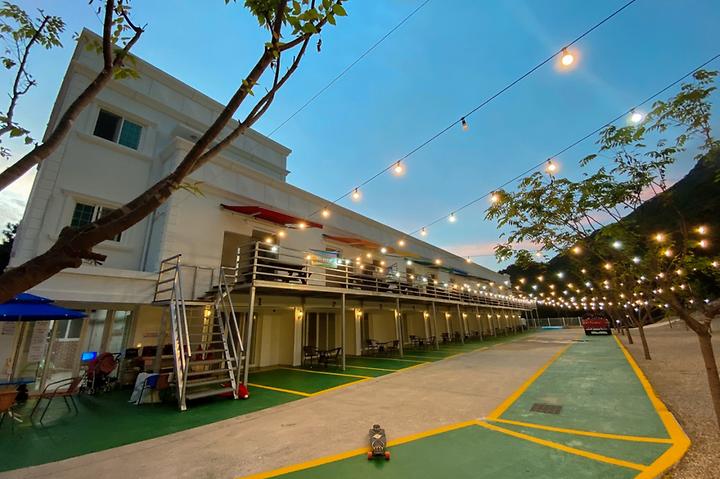 [경상북도 김천시] 금오산 힐링캠프 – 널찍한 사이트가 눈에 띄는 오토캠핑장