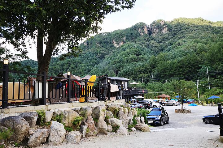 [경기도 포천시] 산정호수 돌고래 캠핑장 – 산정호수 인근 경관좋은 계곡 야영장