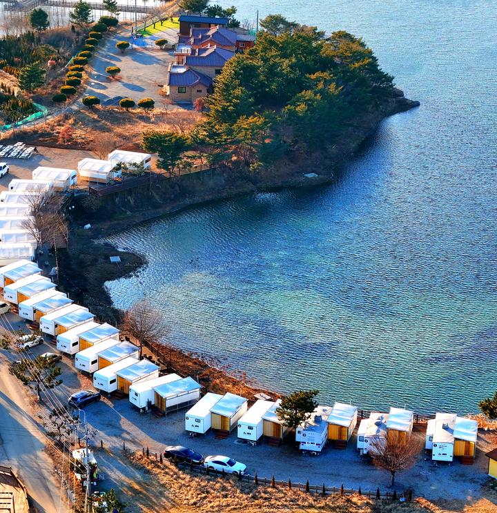 [충청남도 서산시] 파티엔 카라반 글램핑 펜션캠핑-충남서산태안점 – 아름다운 뷰와 분위기를 갖춘 서산의 특별한 감성 카라반