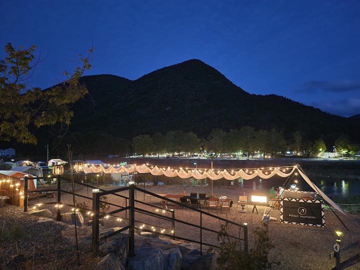 [충청북도 괴산군] 캠프그린비 – 충북괴산 화양구곡과 달천의 합수부에 위치한 멈춤과 만남의 공간