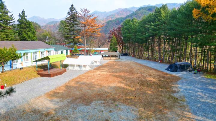 [강원특별자치도 횡성군] 어게인 스쿨 – 폐교를 이용한 청정자연속 감성캠핑장