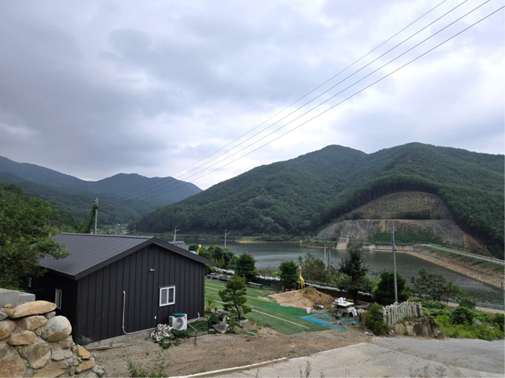 [경상북도 청도군] 화금지 숲속캠핑장 – 경상북도 청도군의 맑은 공기와 푸른 숲, 그리고 고요한 물소리가 어우러진 곳