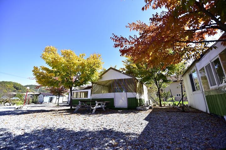 [경기도 가평군] 가평아일렛 위크팜 글램핑 – 예쁜 전원주택 단지의 이국적인 글램핑장