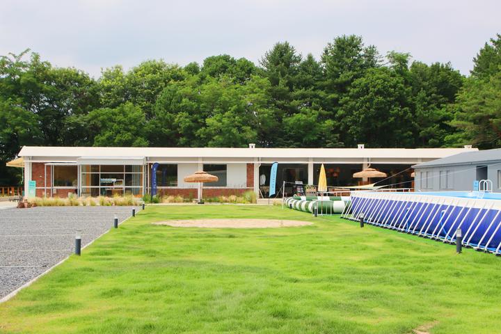 [충청북도 제천시] 스테이아웃 – 청풍호와 노을이 어우러진 풍경을 품은 캠핑장