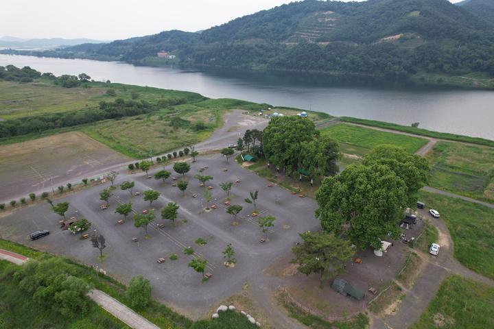 [대구광역시 달성군] 낙동강 레포츠밸리 강변오토캠핑장 – 낙동강 바로 앞에 자리해 풍광이 아름다운 캠핑장