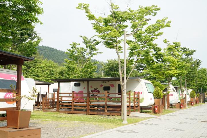 [대구광역시 달성군] 낙동강레포츠밸리 구지오토캠핑장 – 낙동강을 배경으로 카라반과 오토캠핑이 공존하는 공간