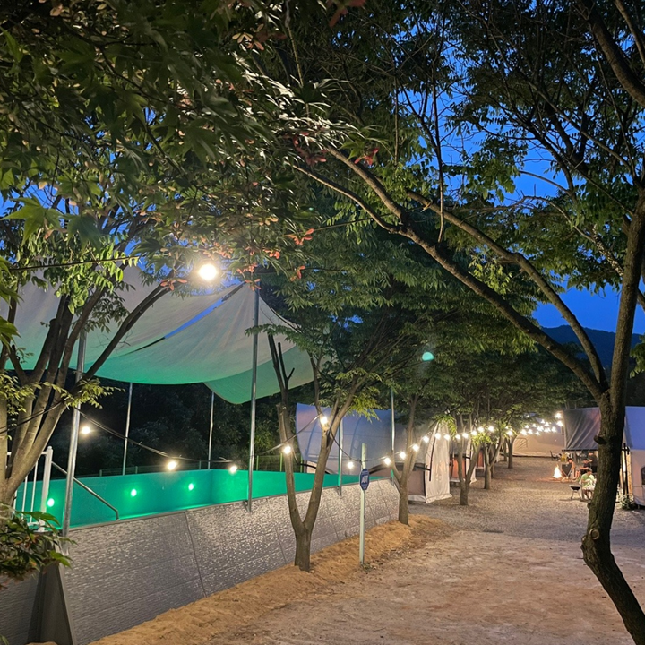 [경기도 파주시] 하늘연캠핑장 – 아름다운 감악산과 맑은 계곡이 있는 글램핑&오토캠핑장