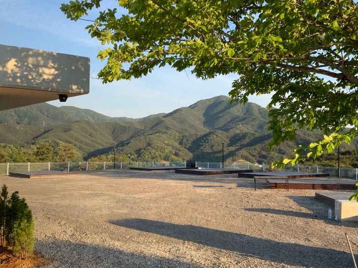 [경상남도 산청군] 신춘원 오토캠핑장 – 지리산 첩첩산중의 풍경 속에 위치한 신춘원오토캠핑장입니다!