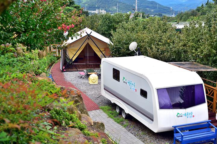 [전남광주통합특별시 구례군] 돌풀마루 – 지리산 자락에서 캠핑하며 산수유 꽃향기에 흠뻑 취해보자.
