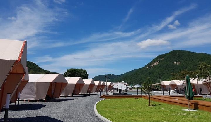 [충청남도 공주시] 베스트필드 – 계룡산 바로 앞, 동학사에서 편하게 즐기는 대형 글램핑장