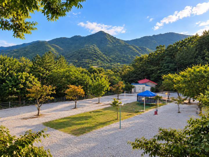 [경상남도 거창군] 양지생태마을캠핑장 – 숲속 자연과 수영장을 함께 즐기는 가족 힐링 캠핑장